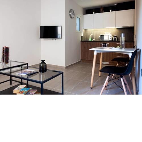 TONI'S Charming Apartment in the Thisseo station