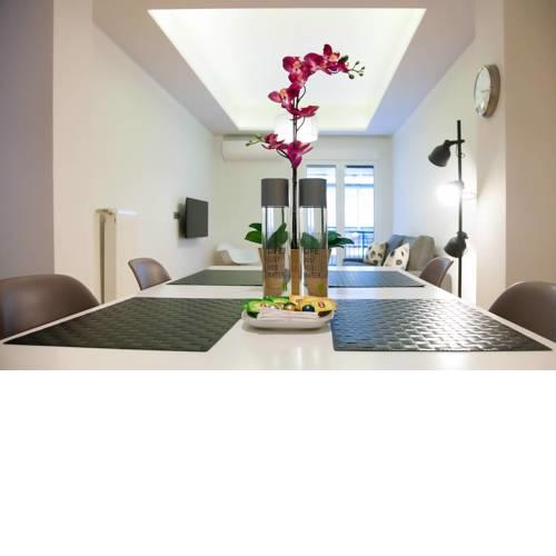 TONIS Choice 2BD Home, 1 min away metro!