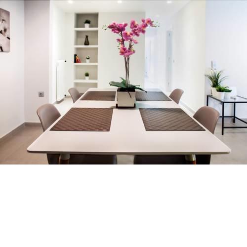 TONI'S Spacious Apartment next to Acropolis Museum