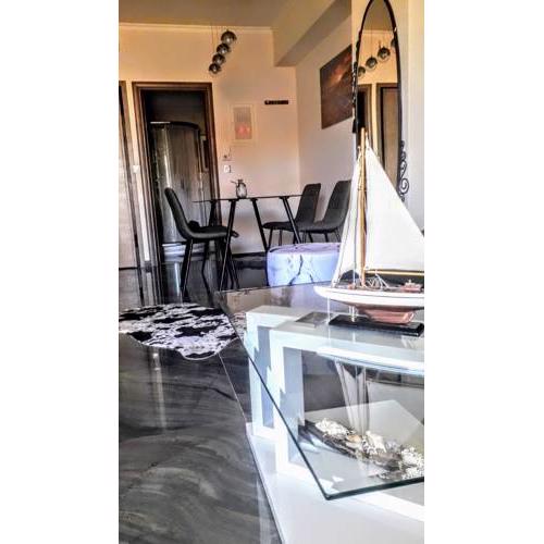 Tony Central Luxury Apartment