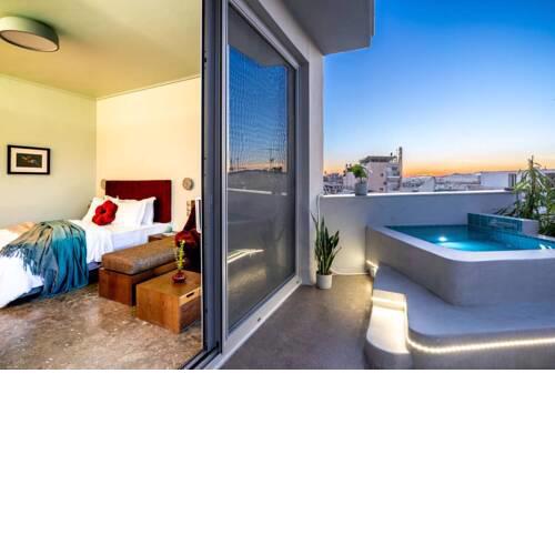 Top Floor Getaway, Balcony and Private Pool + Acropolis View!