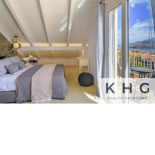 Top floor Loft with Sea View & large balconies!