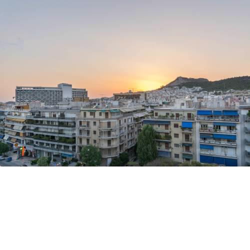 Top Floor Studio Near Metro