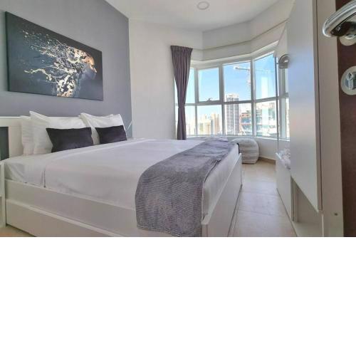 Top-floor,cozy, Stylish Studio 7 Mins From Metro
