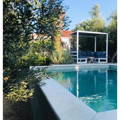 Top Holiday Home Private Pool by the sea With Private Garden for Single use