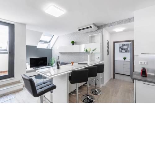 Top Located New Home with Breakfast Upon Request