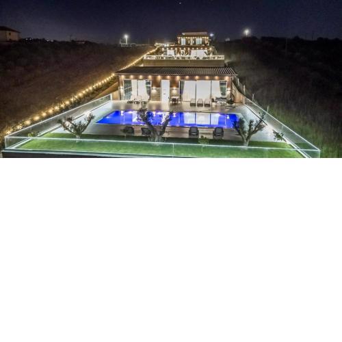 Top Villas private swimming pool