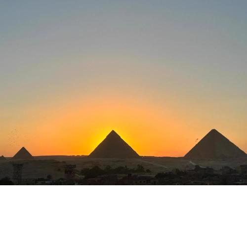 Topaz pyramids view inn