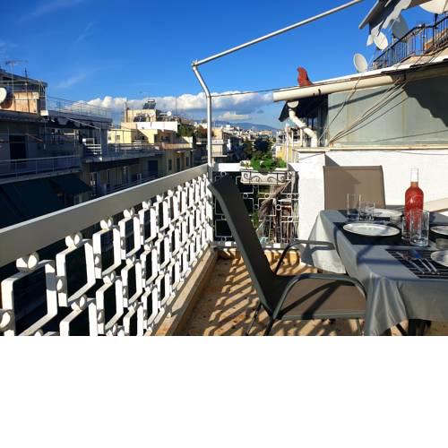Topfloor central apt with urban views 3' to metro