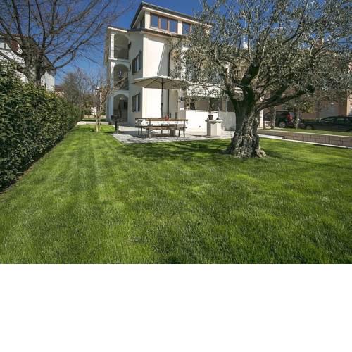 Topical Apartment in Porec with Large Covered Terrace