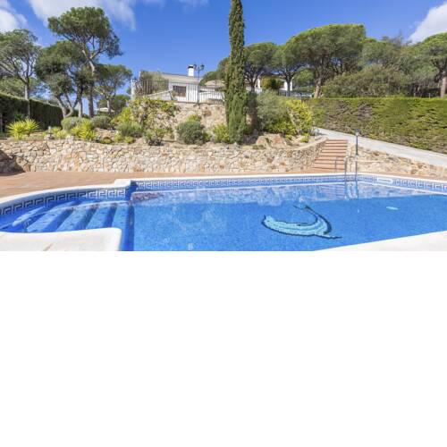Tordera Villa Sleeps 6 with Pool