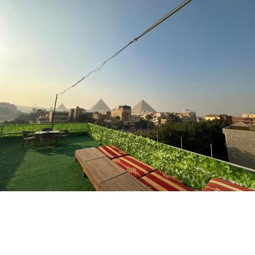 Tota pyramids inn