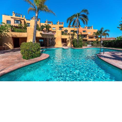 Townhouse with great sea views in Riviera del Sol