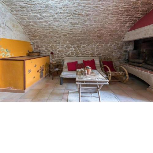 Traditional 1 bedroom flat , 10' from the beach