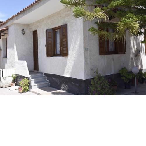 Traditional 80’s cottage near the beach