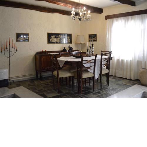 Traditional apt near beach & center