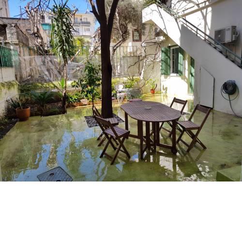 Traditional Apt with garden