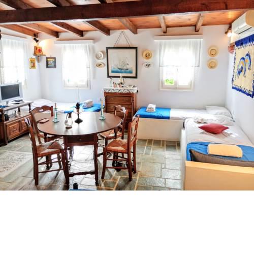 Traditional country house in Tinos