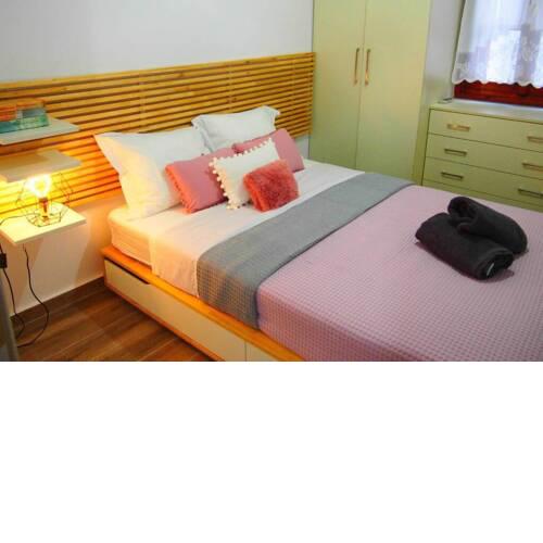 Traditional Greek Apt,Freshly renovated w/ Netflix