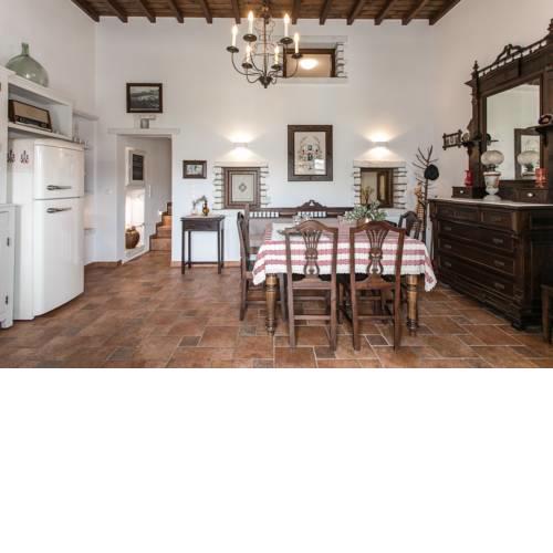 Traditional Inn Pirethron