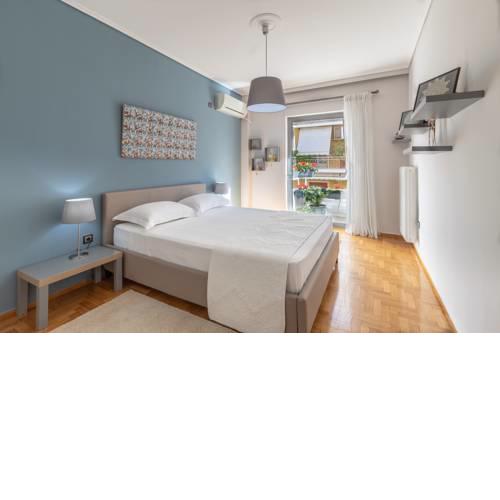 Tranquil Central Apt, behind Athens Caravel Area