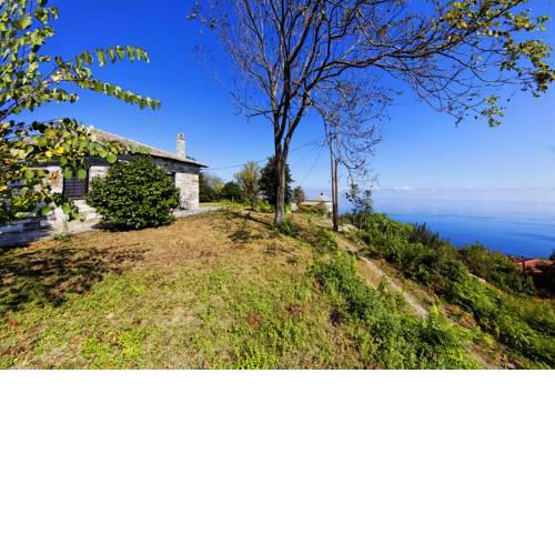 Tranquil Cottage on Hill
