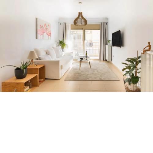 Traveler Home 85sqr Next to Center Free PARKING