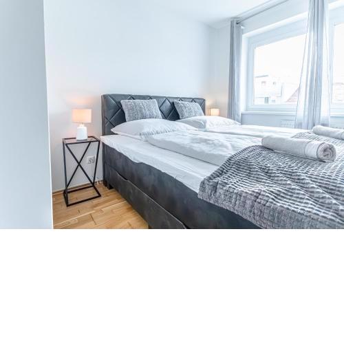Trendy - Modern 1BR & 1LR Apartment in Vienna Center