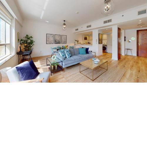 Trendy Bright Apartment with Marina, Pool and Ain Views