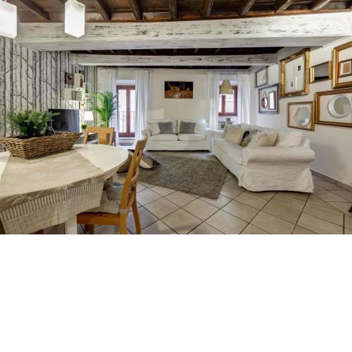 Trevi Fountain Apartment