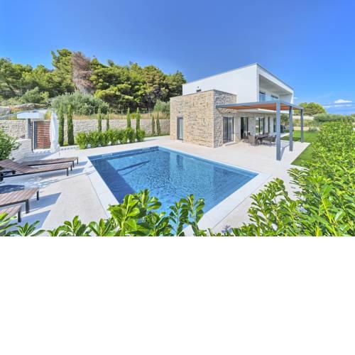 Tribunj Villa Sleeps 8 with Pool Air Con and WiFi