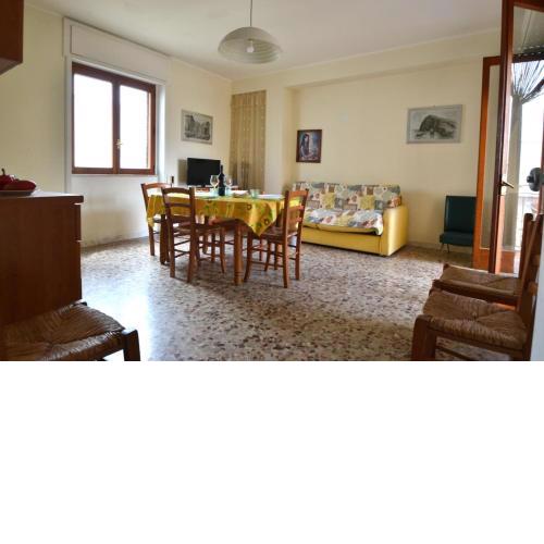 Trilocale In Centro a 50 Mt Mare