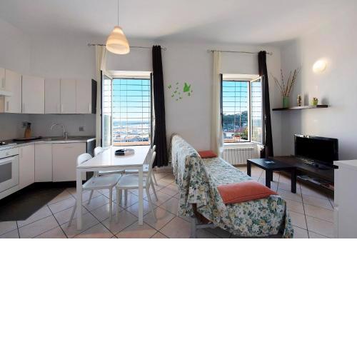 Trilocale in villa vista mare Apt 1