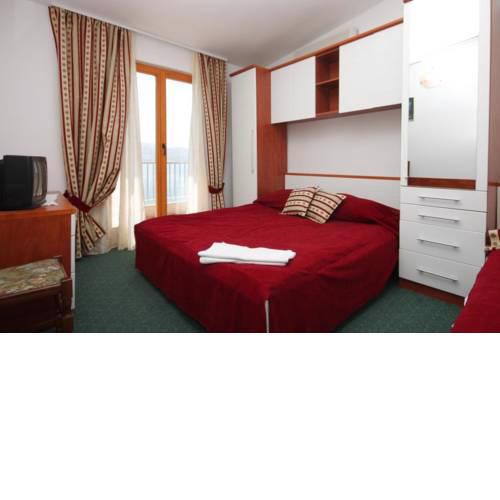 Triple Room Metajna 3305s