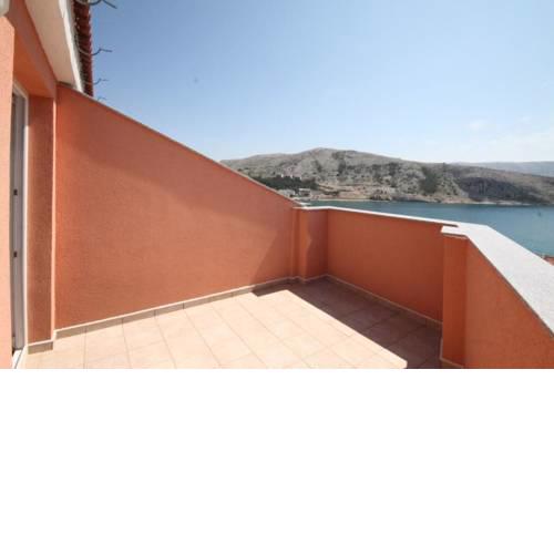 Triple Room Metajna 6487n
