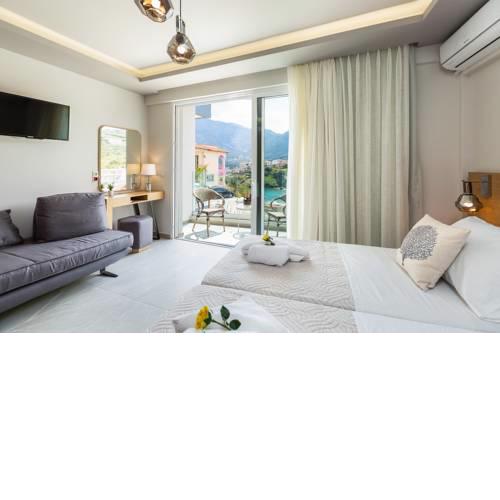Triple Studio with Sea and Mountain View in Akrogiali Luxury Aparthotel