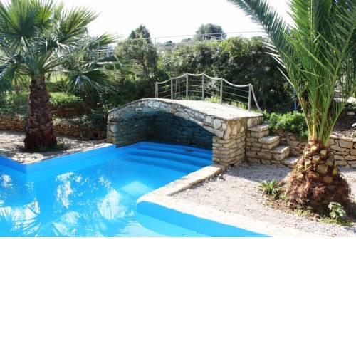 Trizonia House