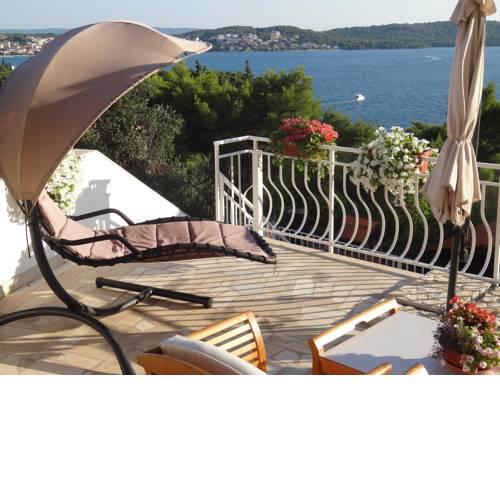 Trogir Yellow House