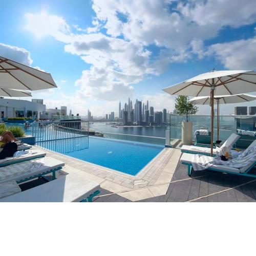 Trophy - Palm Jumeirah Suite with Beach Access