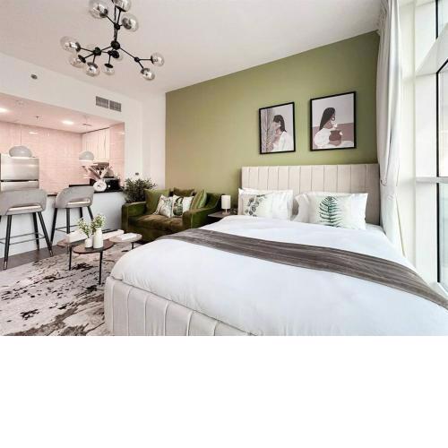 Trophy - Urban Oasis Suite