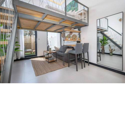Tropical Loft with working station in JVC