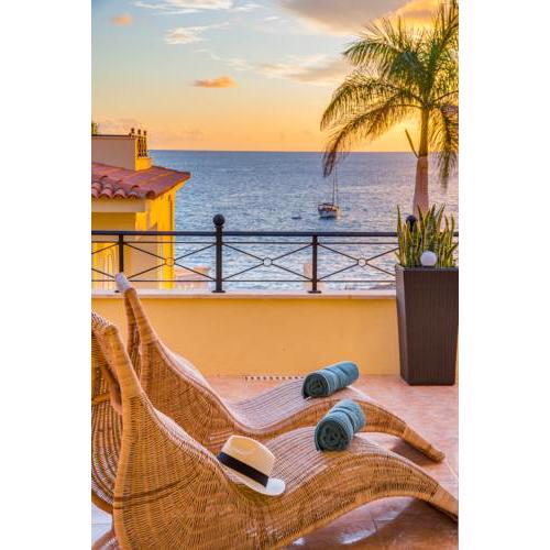 TROPICAL VILLA! Sea Front Terrace!
