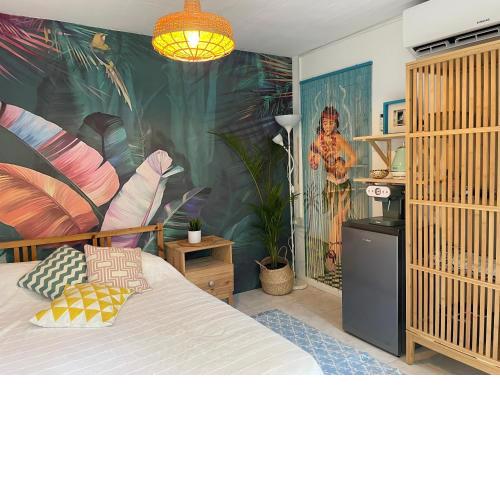 Tropicana Guestroom 7 min walk from the beach