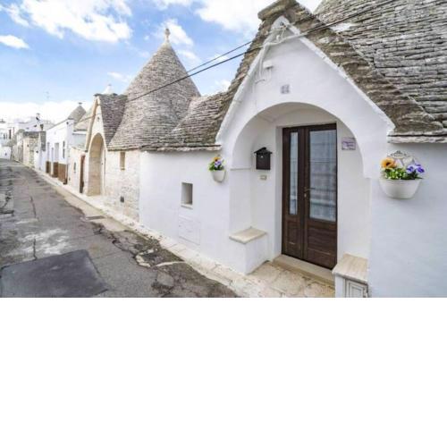 Trulli with garden Dora
