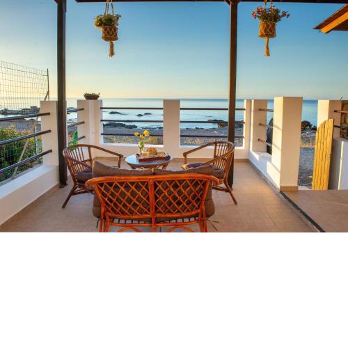 Tsampika's House by the sea in Stegna Beach