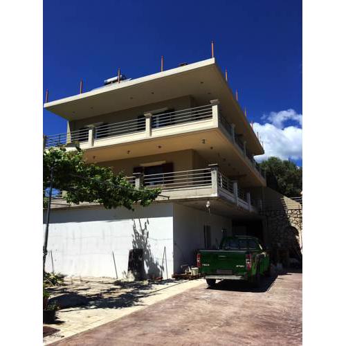 Tsoutsis Apartment