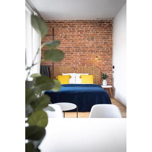 TurnKey Balcony Studio