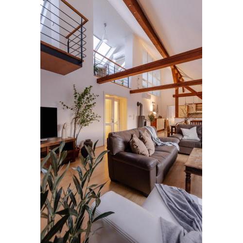 TurnKey I Old Town 5BR Loft Apartment