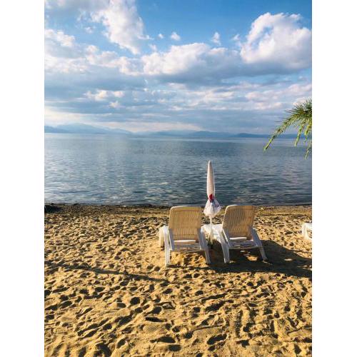 Tushemisht Lake View Studio Apartment