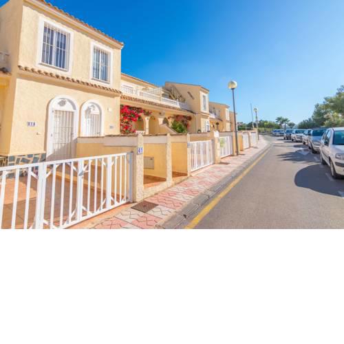 Two bed appartment with south facing balcony overlooking the nature